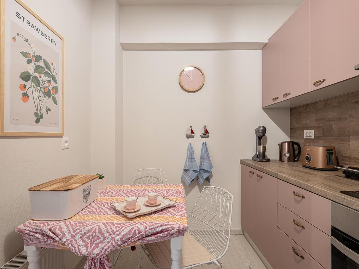 Dante Apartment *