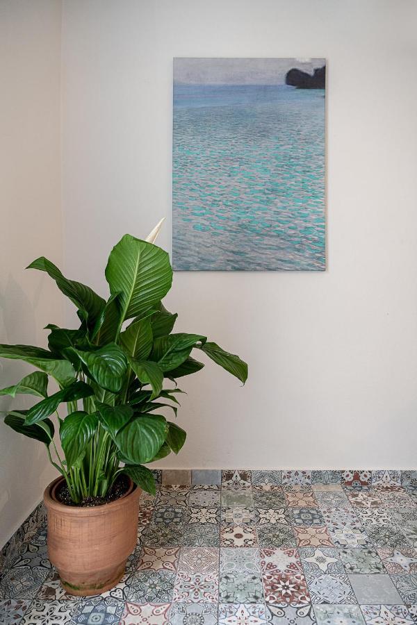 Dante Apartment